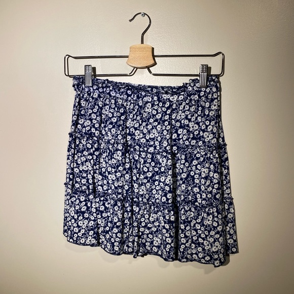 Navy Blue and White Floral Skirt Shein - Picture 1 of 2